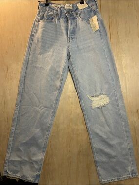 Universal Thread Light Blue Mid-Rise 90s Baggy, relaxed hip & thighs